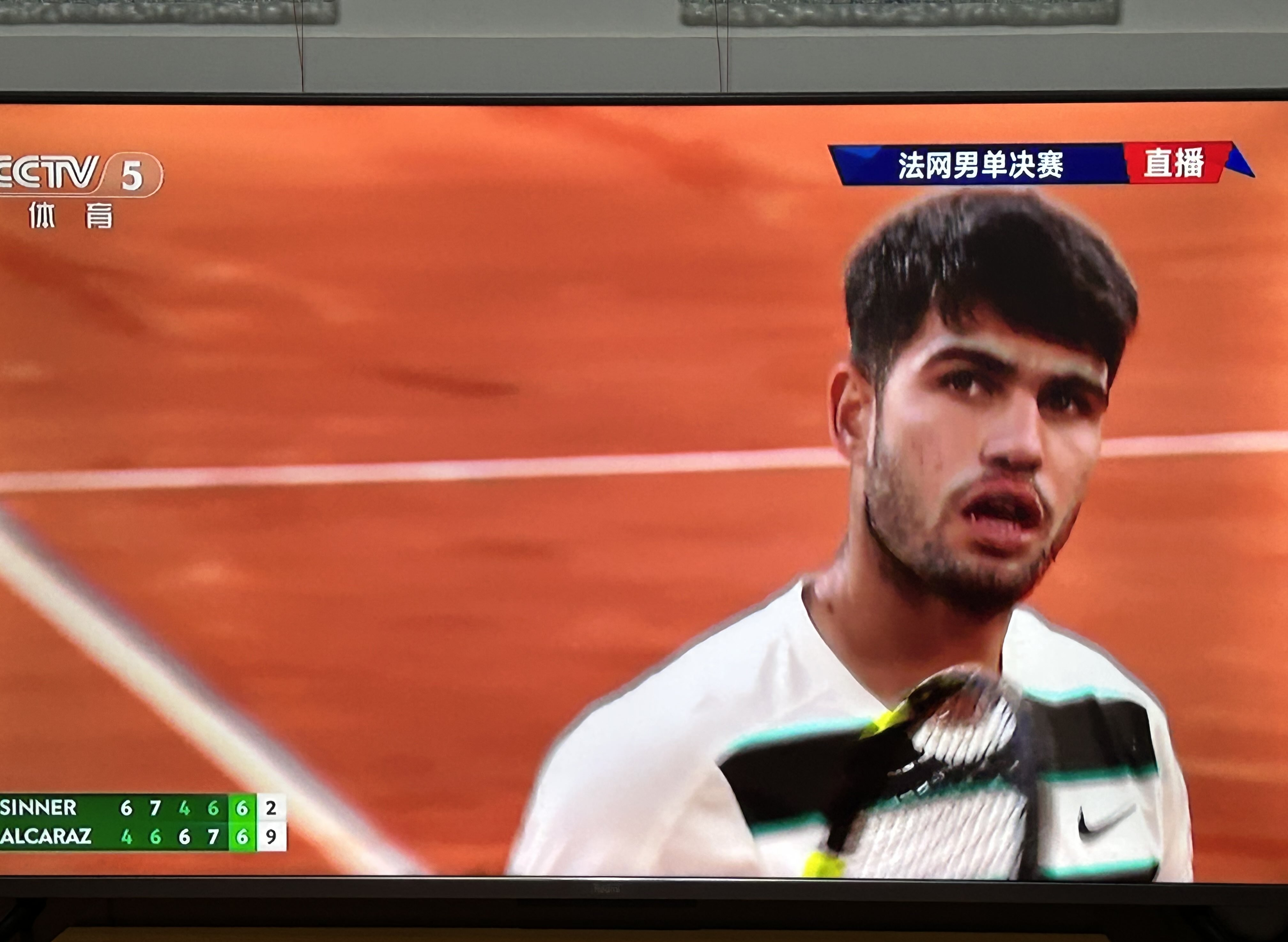 出色防守引爆全场!,阿扎伦卡意外战胜阿森纳再创辉煌时刻