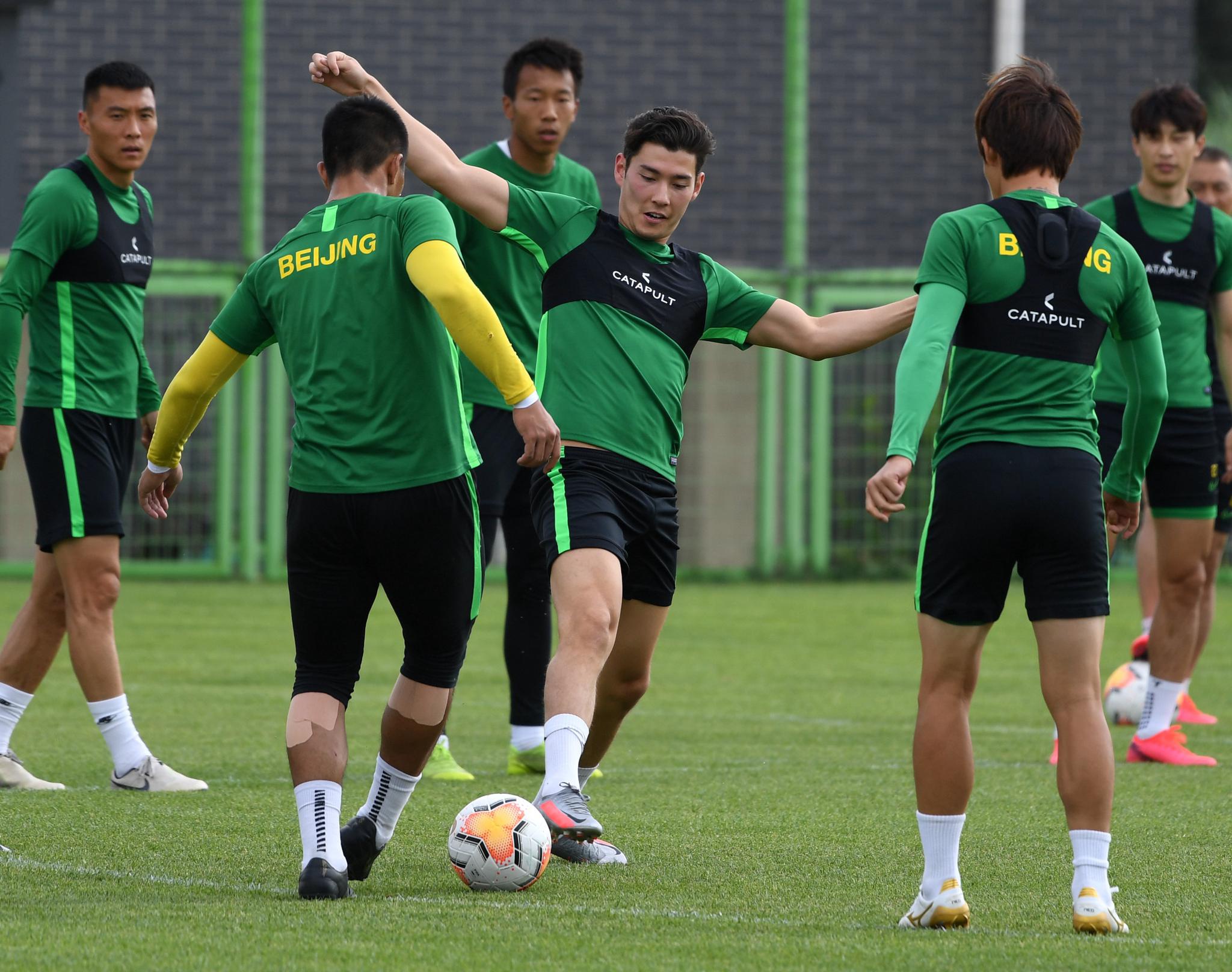 9体育-北京国安内部会议纪要流出：赛前门线救险；中超使命明确；细节决定成败(北京国安队最新消息)