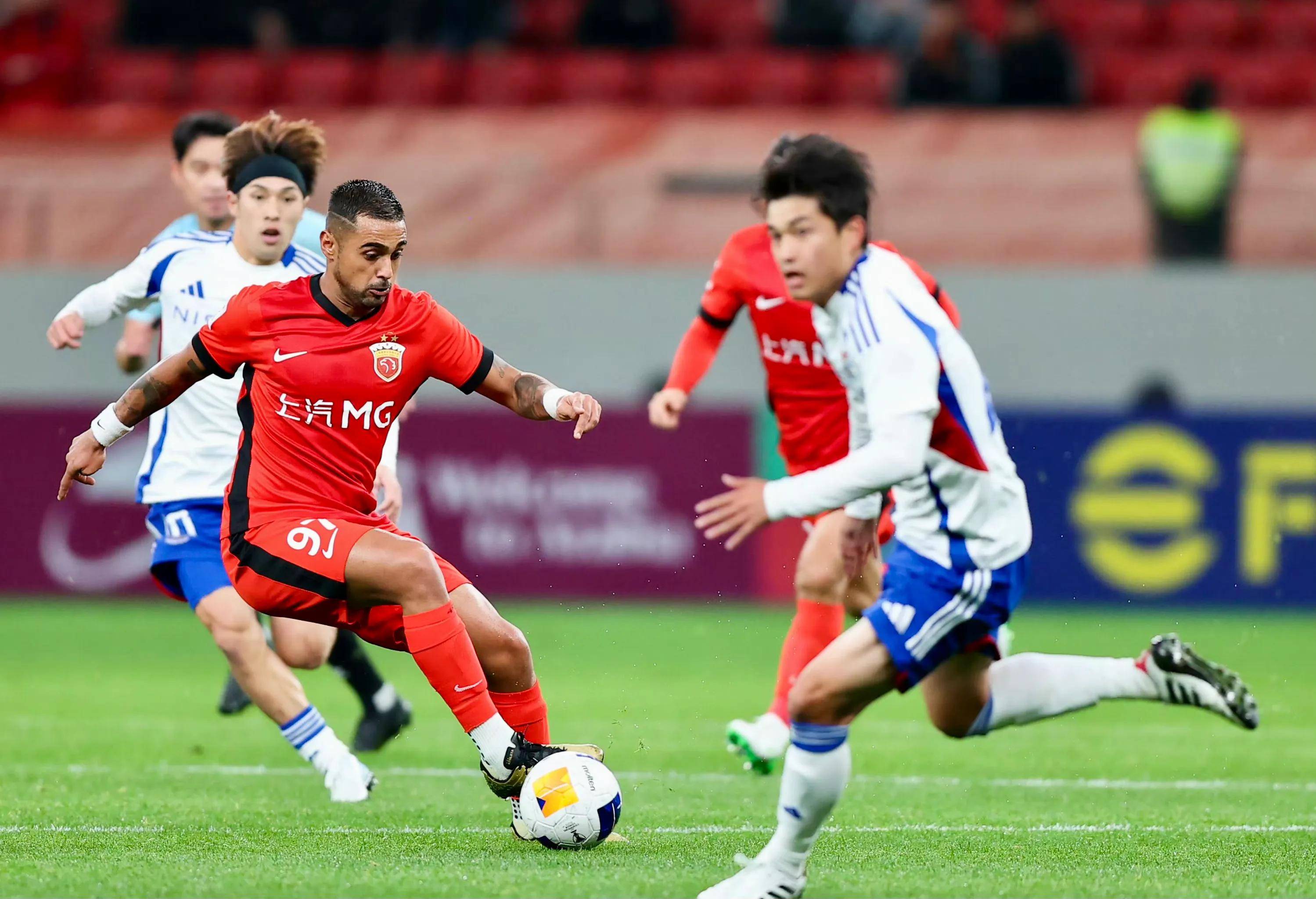 关于加时末段上海海港调整名单以备亚冠;官宣签约环节打磨;话题不断;赛季目标并未改变的信息 关于加时末段上海海港调整名单以备亚冠;官宣签约环节打磨;话题不断;赛季目标并未改变的信息