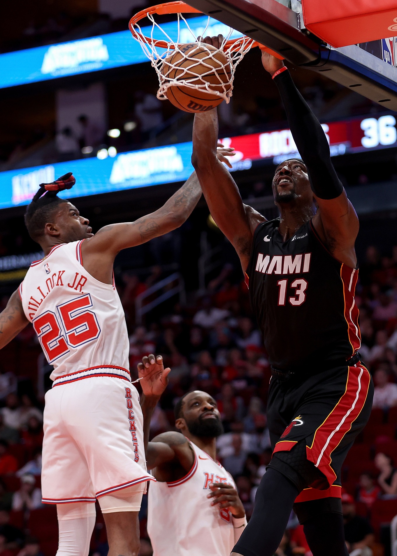 九游体育app-赛后迈阿密热火备战NBA常规赛，手感冰凉细节曝光，话题不断，更衣室氛围转暖的简单介绍